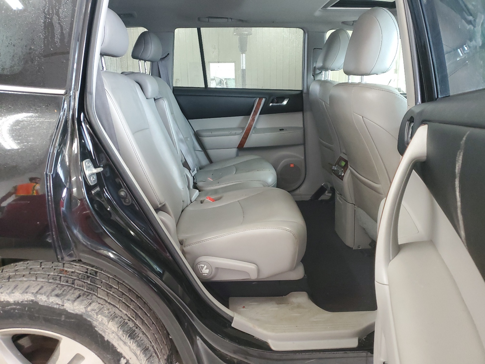 5TDDK3EH5BS063946 2011 Toyota Highlander Limited