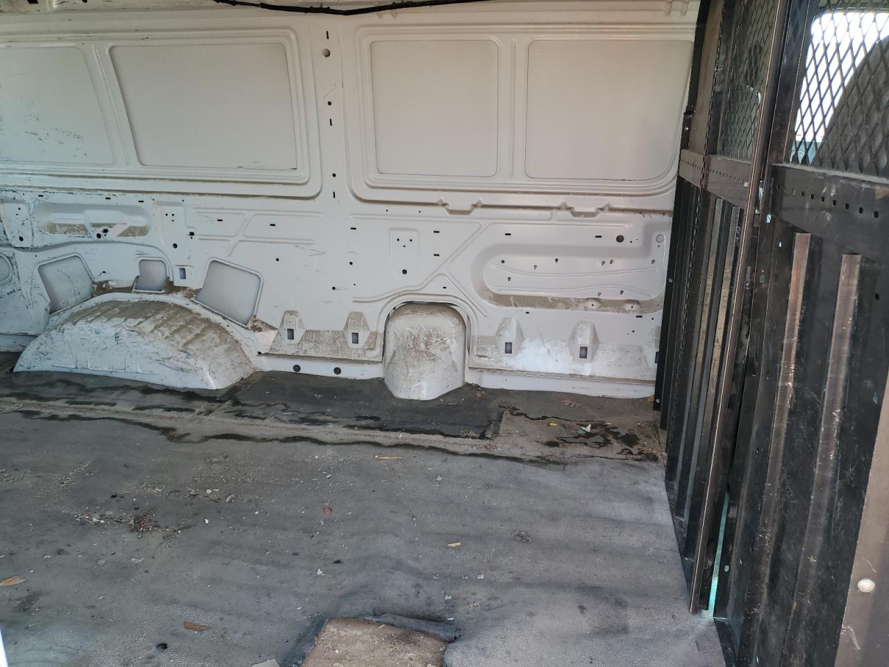 2000 Ford Econoline E150 Van VIN: 1FTRE14W9YHB00057 Lot: 62464854