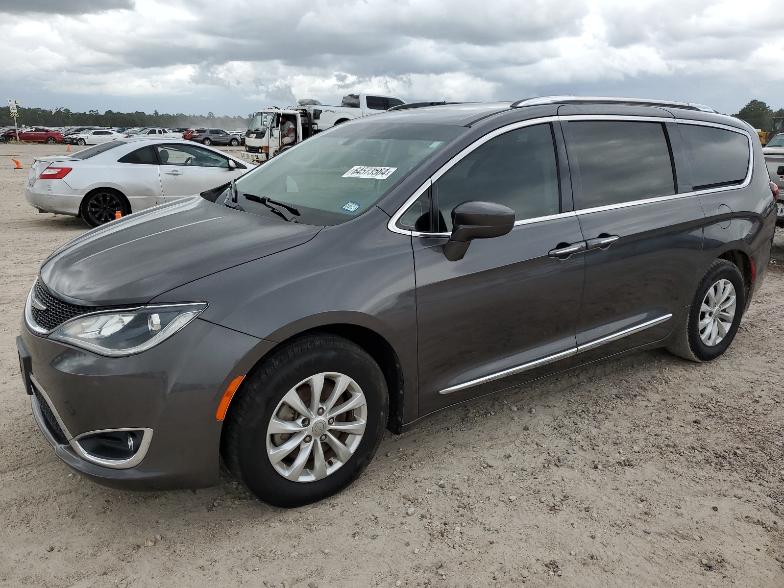 2019 Chrysler Pacifica Touring L vin: 2C4RC1BG4KR665829