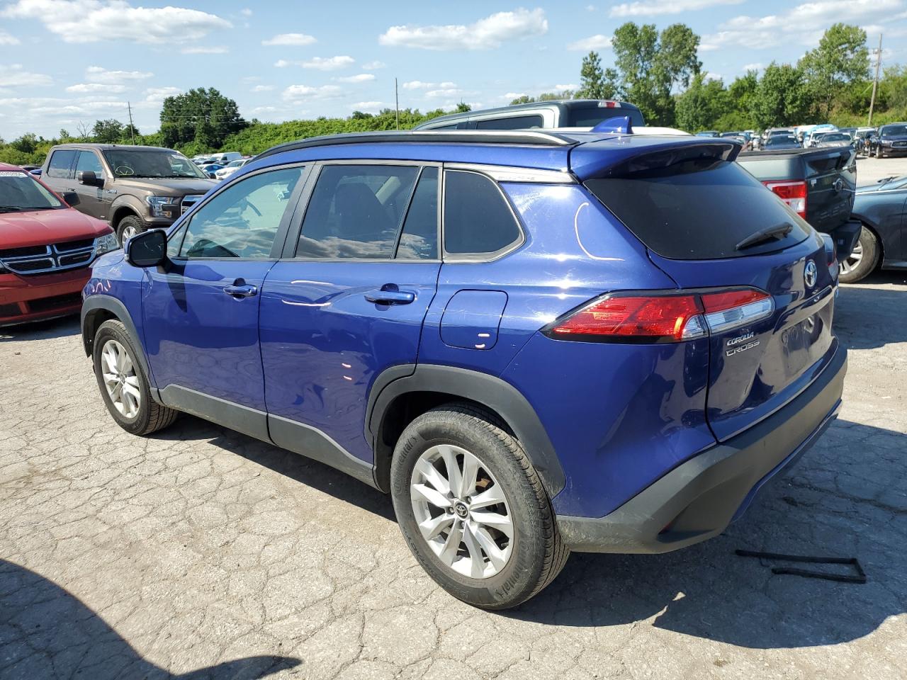 2022 Toyota Corolla Cross Le VIN: 7MUCAABG0NV017207 Lot: 64111274