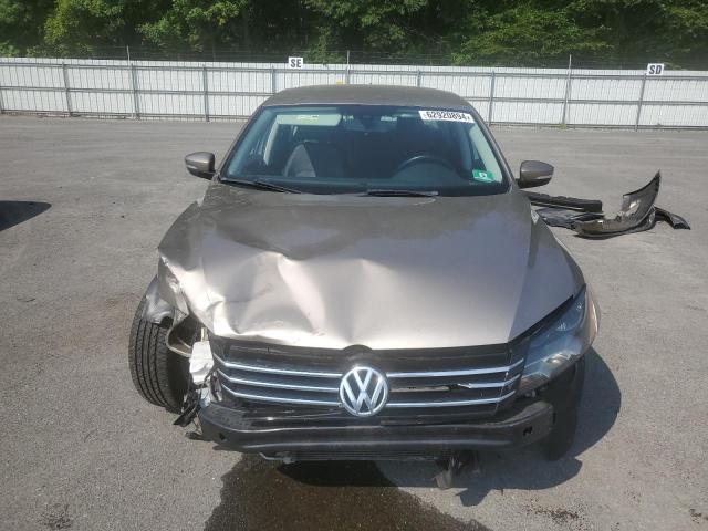 Седани VOLKSWAGEN PASSAT 2015 Золотий