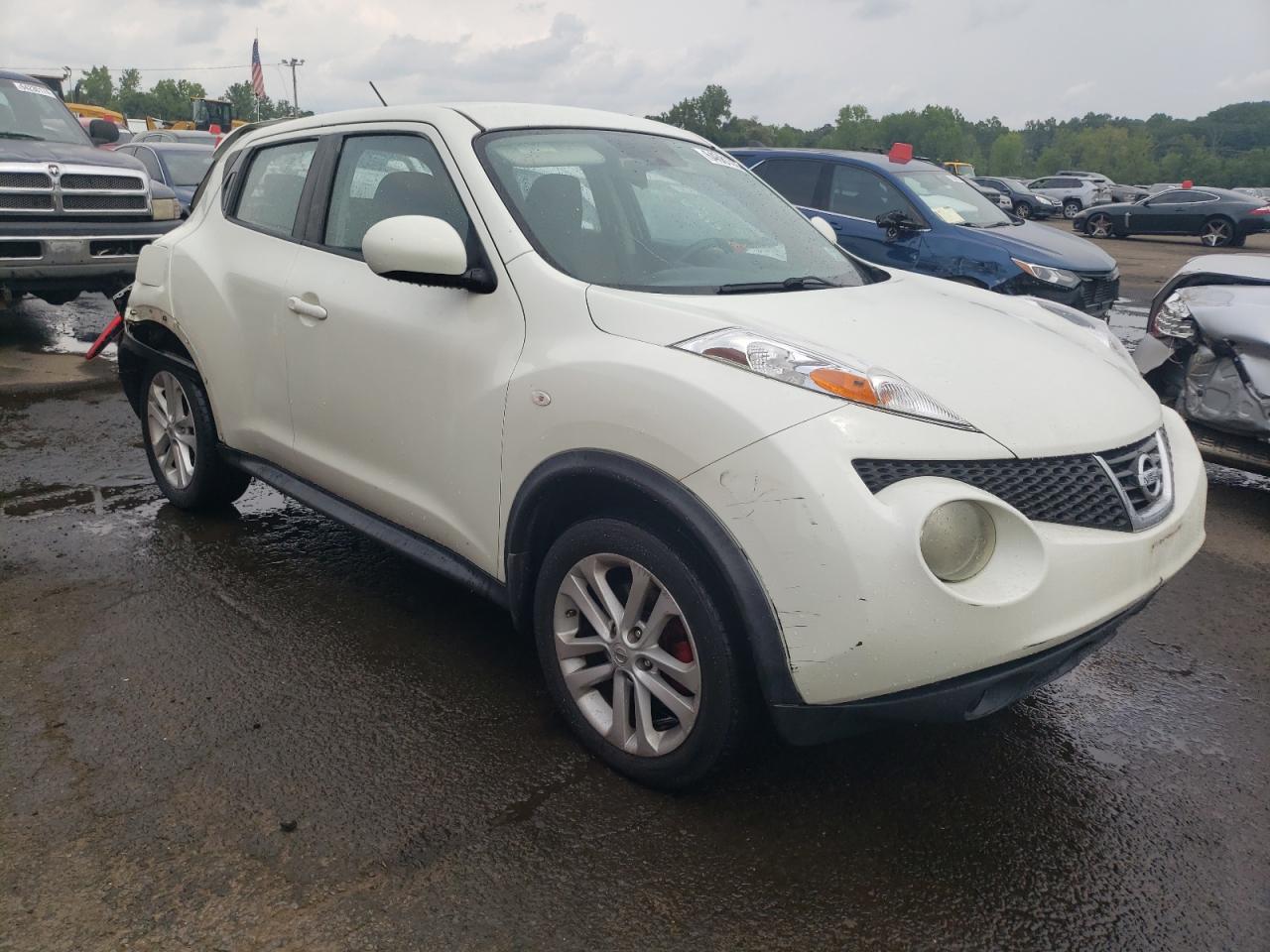 2011 Nissan Juke S VIN: JN8AF5MR8BT002318 Lot: 64681324