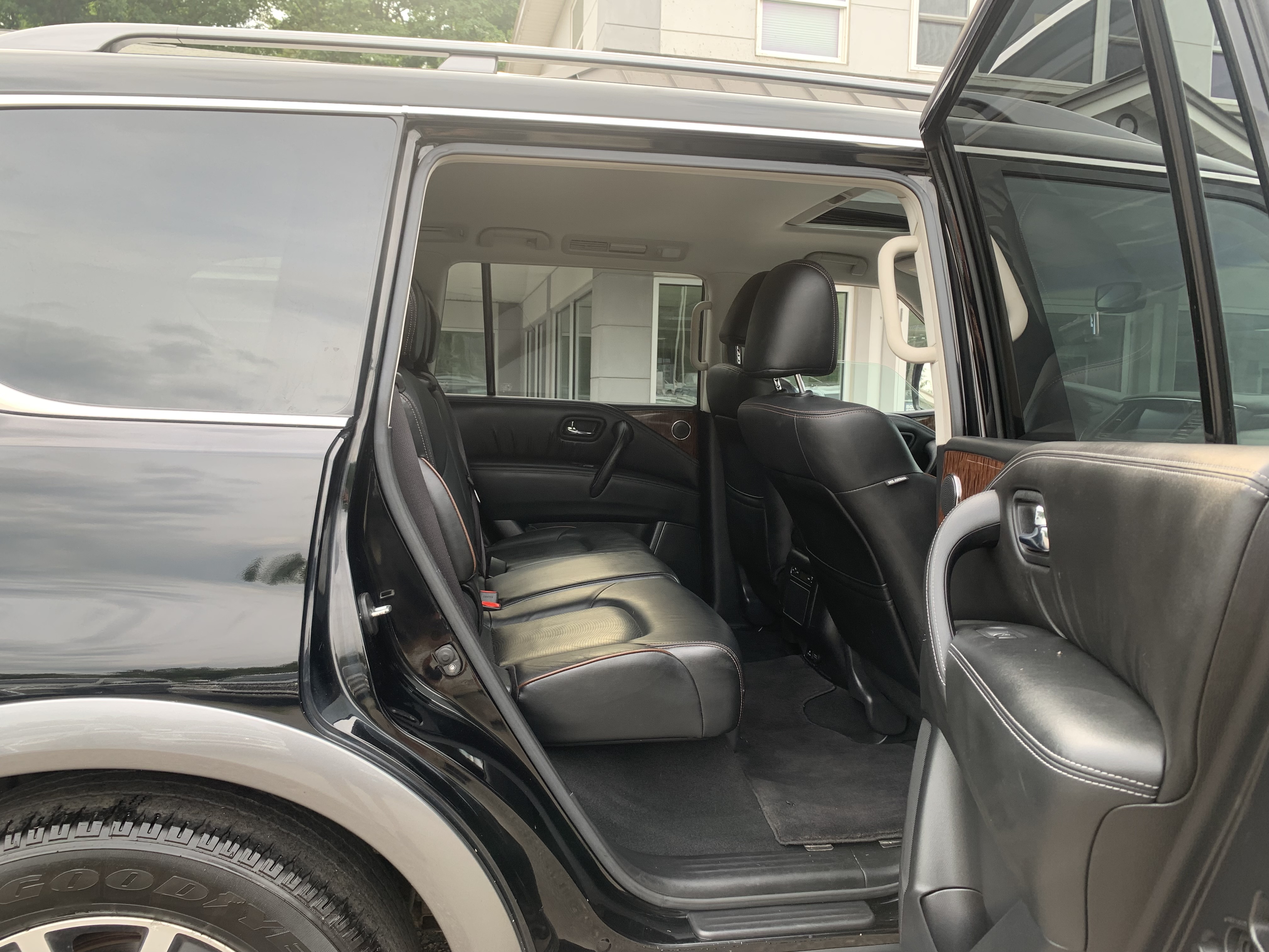 JN8AY2NC2H9510230 2017 Nissan Armada Sv