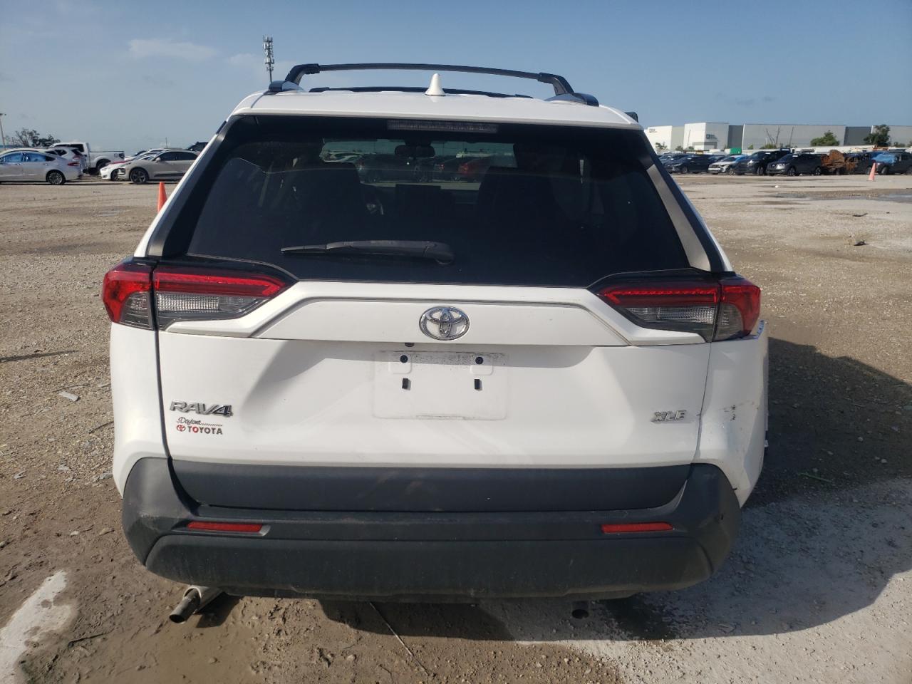 2019 Toyota Rav4 Xle VIN: 2T3W1RFV8KC002142 Lot: 63984284