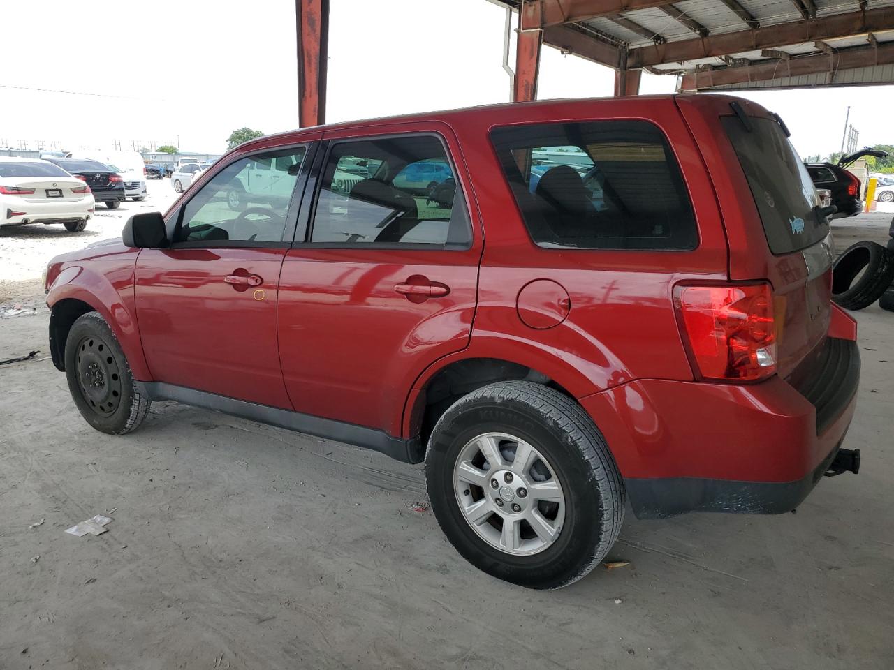 2010 Mazda Tribute I VIN: 4F2CY0C71AKM01724 Lot: 61112644