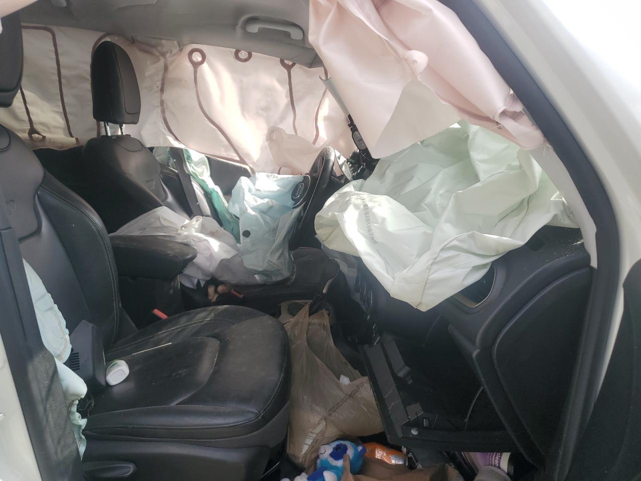 2015 Jeep Renegade Limited VIN: ZACCJBDT6FPB38106 Lot: 61698084