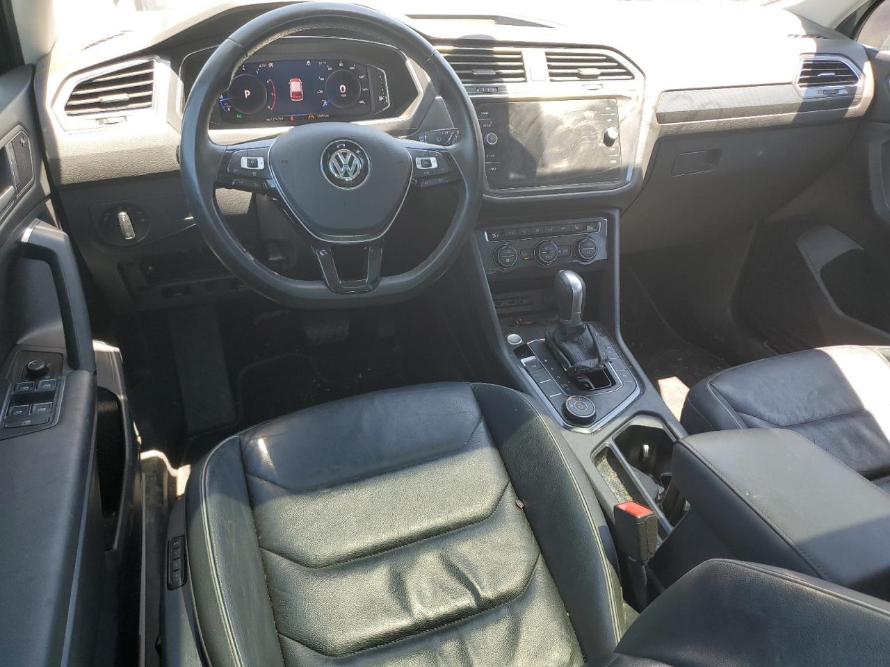 3VV4B7AXXKM113195 2019 Volkswagen Tiguan Sel Premium