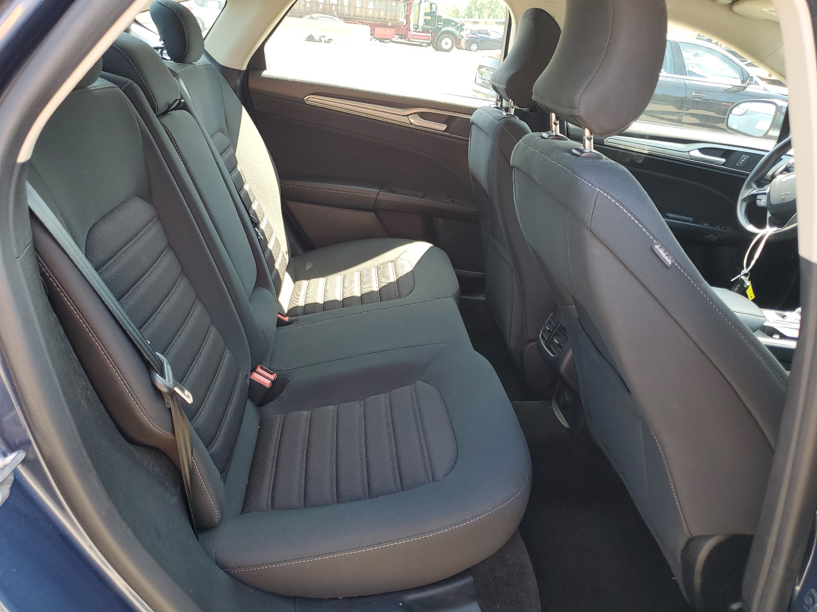 3FA6P0HD1JR272237 2018 Ford Fusion Se