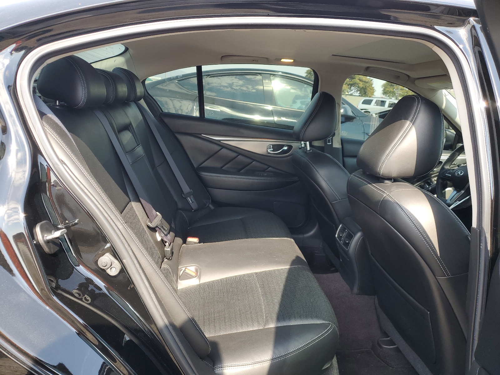 JN1EV7AP6JM357725 2018 Infiniti Q50 Luxe