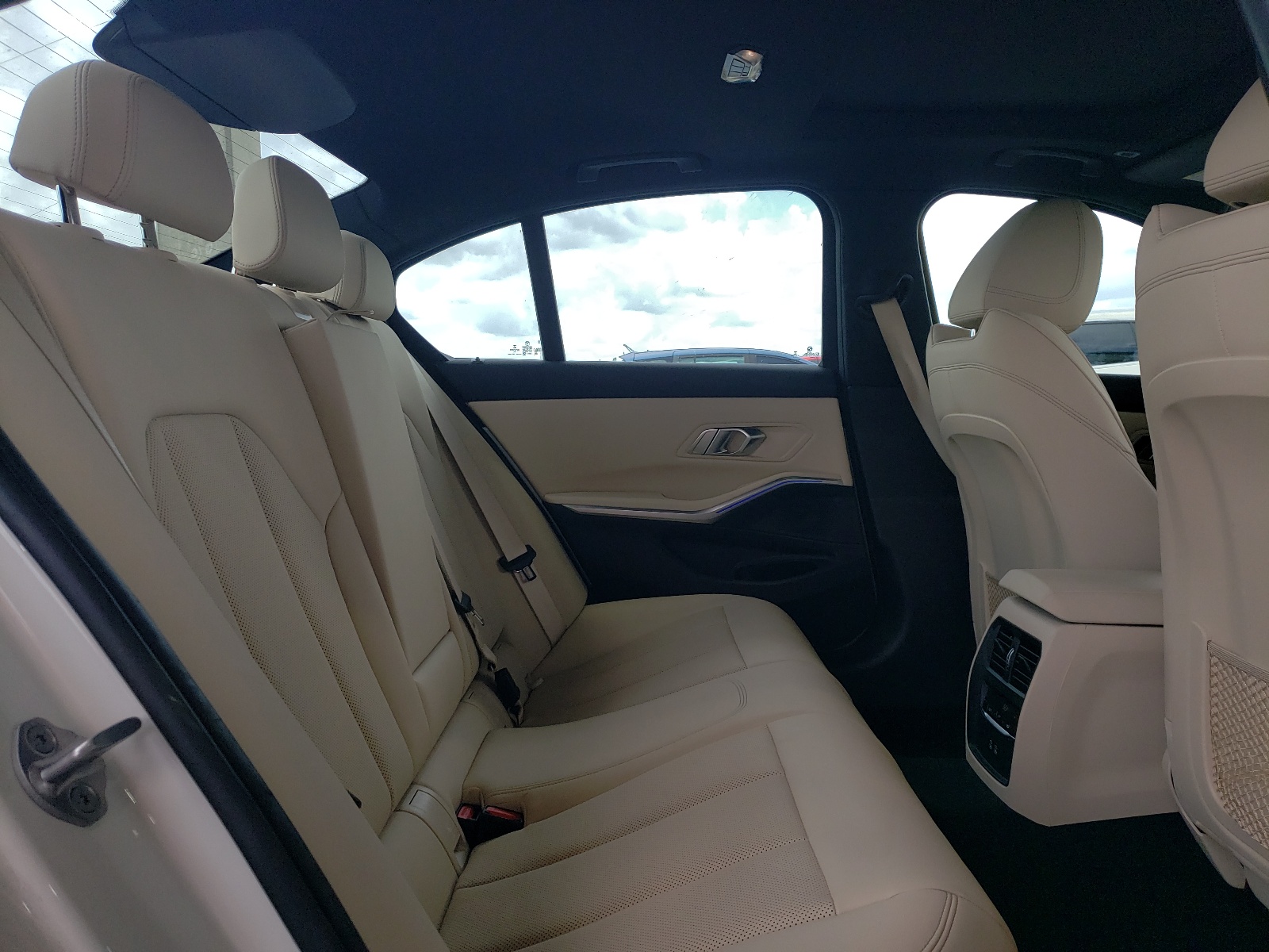 3MW5R1J04N8C66163 2022 BMW 330I