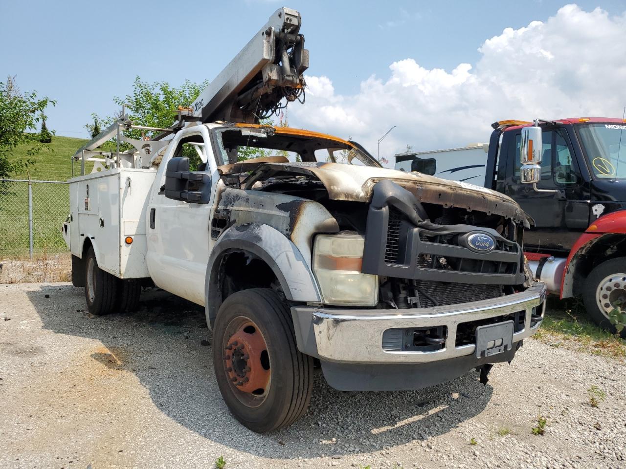 2010 Ford F450 - Image 4