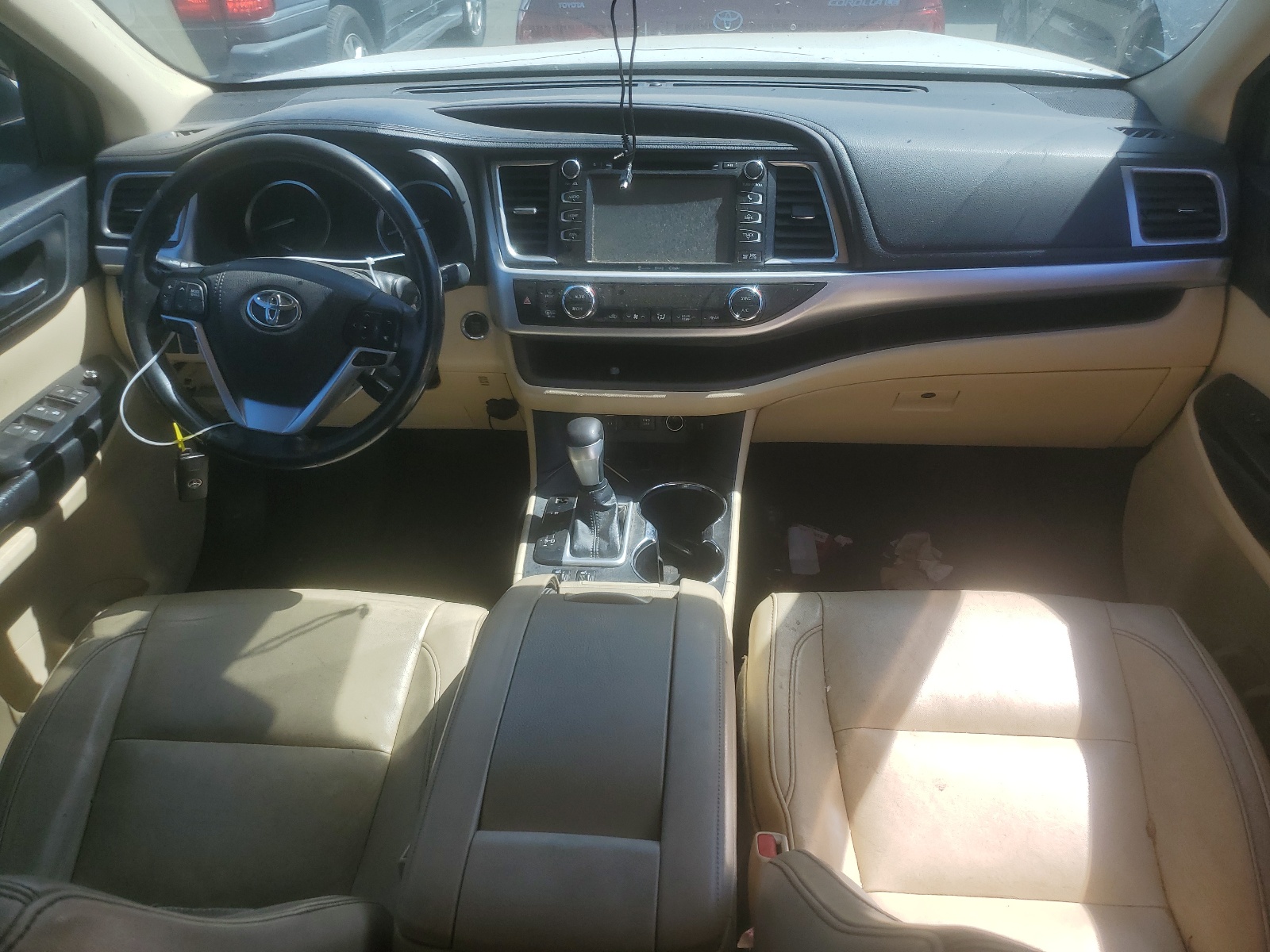 5TDKZRFH9JS535066 2018 Toyota Highlander Se