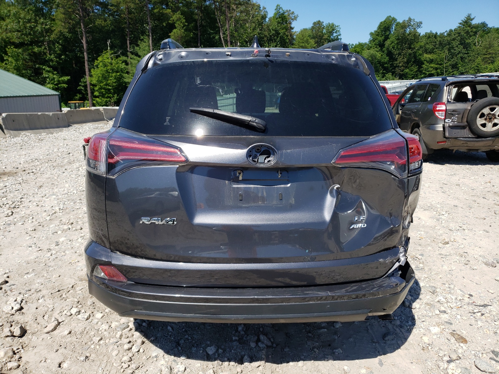 JTMBFREV0HJ705810 2017 Toyota Rav4 Le