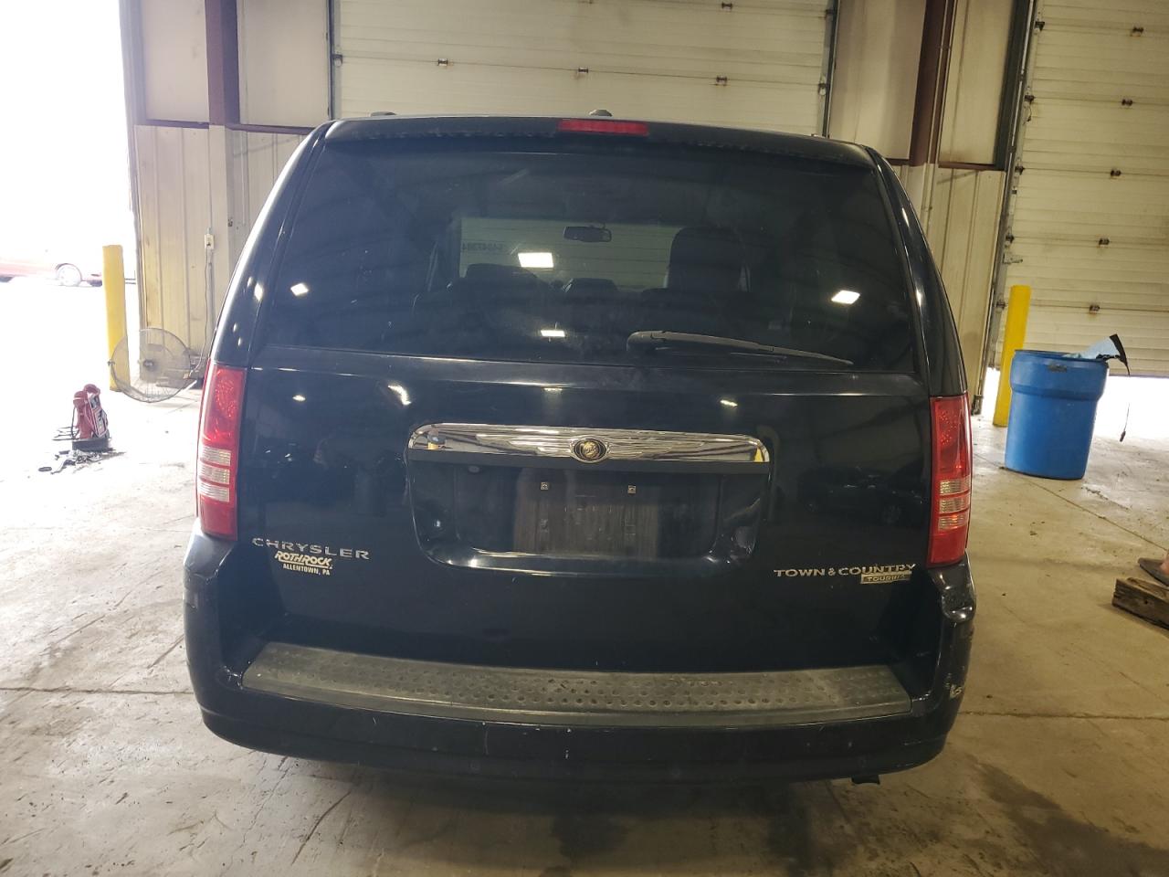 2010 Chrysler Town & Country Touring VIN: 2A4RR5D17AR162688 Lot: 64047384