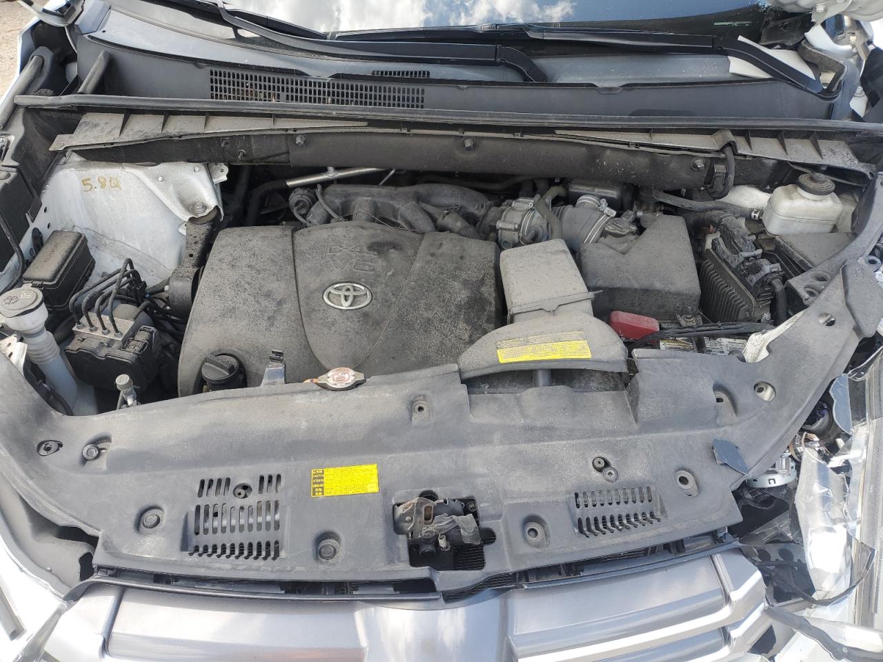 2018 Toyota Highlander Le VIN: 5TDBZRFH6JS884864 Lot: 63325034