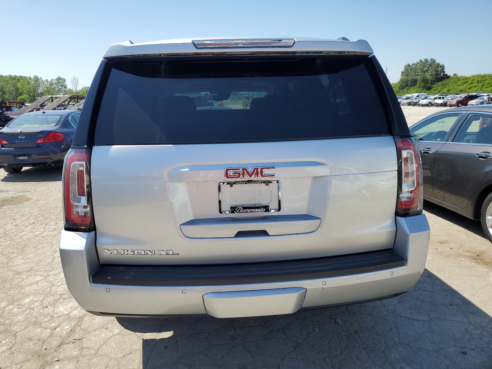 1GKS2GKC7JR221938 2018 GMC Yukon Xl K1500 Slt