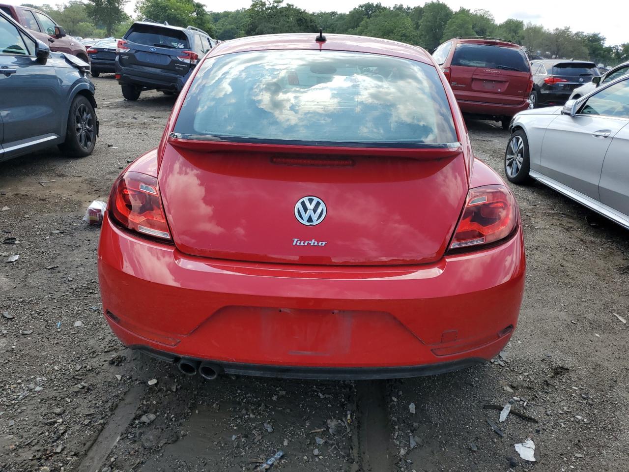 2018 Volkswagen Beetle S VIN: 3VWFD7AT2JM725515 Lot: 61725944