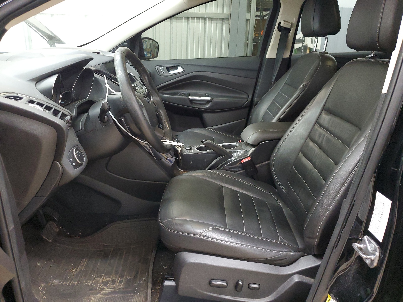 1FMCU9J9XGUC68054 2016 Ford Escape Titanium