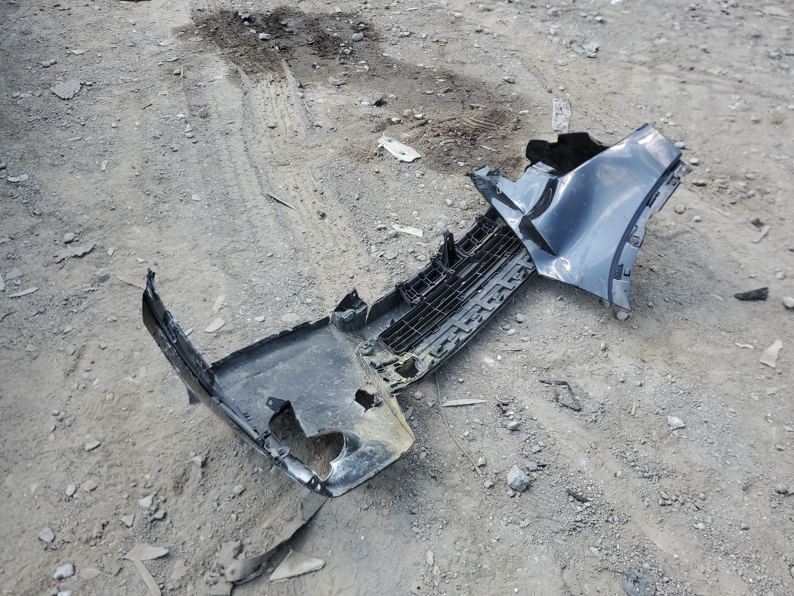 5TDZZRFH5KS319215 2019 Toyota Highlander Le