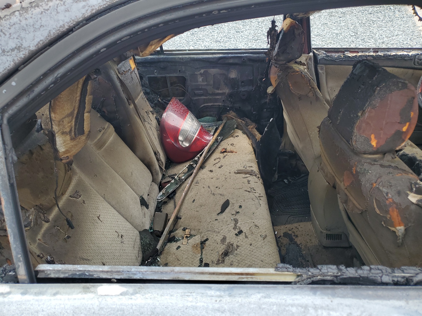 T0TALBURNN0V1N 2003 Toyota Camry Le