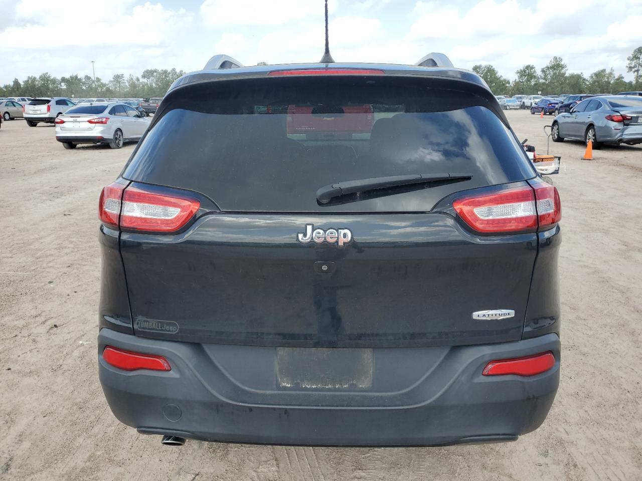 1C4PJLCB4GW377027 2016 Jeep Cherokee Latitude