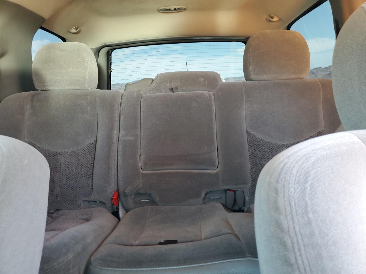 2004 Chevrolet Tahoe C1500 VIN: 1GNEC13V54R176142 Lot: 64625374