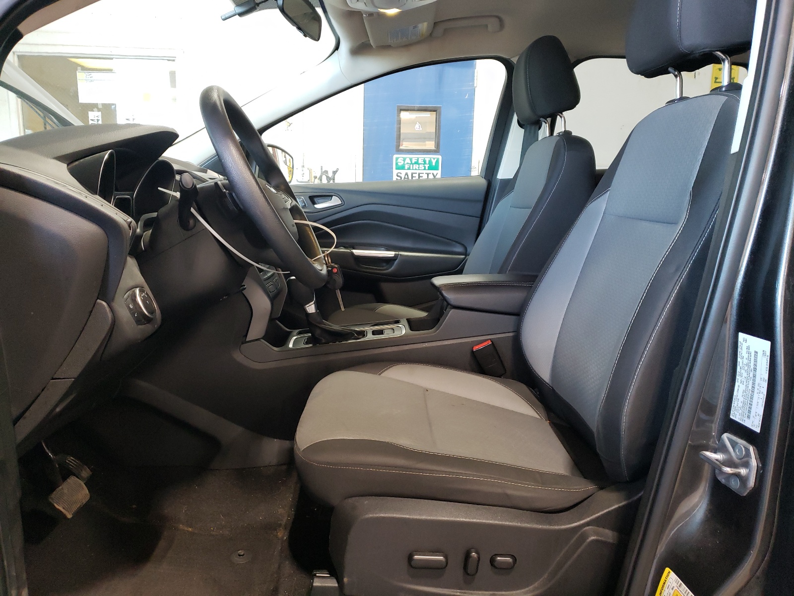 1FMCU9GD8HUE03352 2017 Ford Escape Se