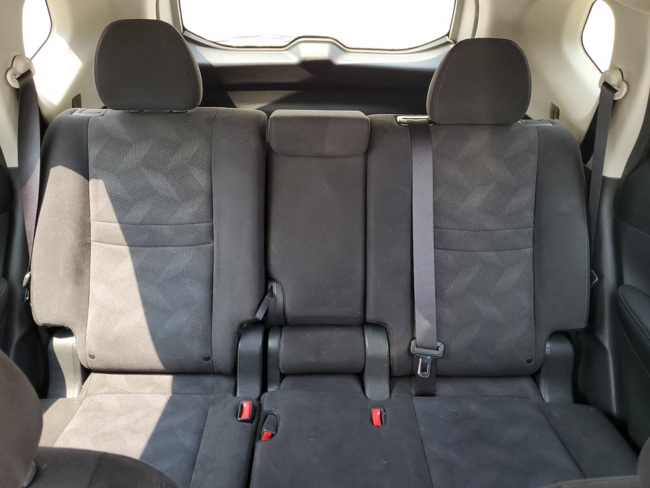 2015 Nissan Rogue S VIN: KNMAT2MV5FP508588 Lot: 62322634