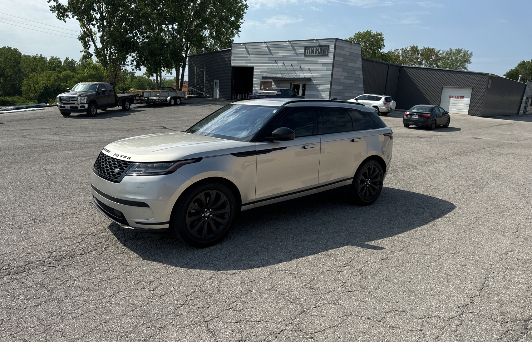 2019 Land Rover Range Rover Velar S vin: SALYB2FV8KA220715