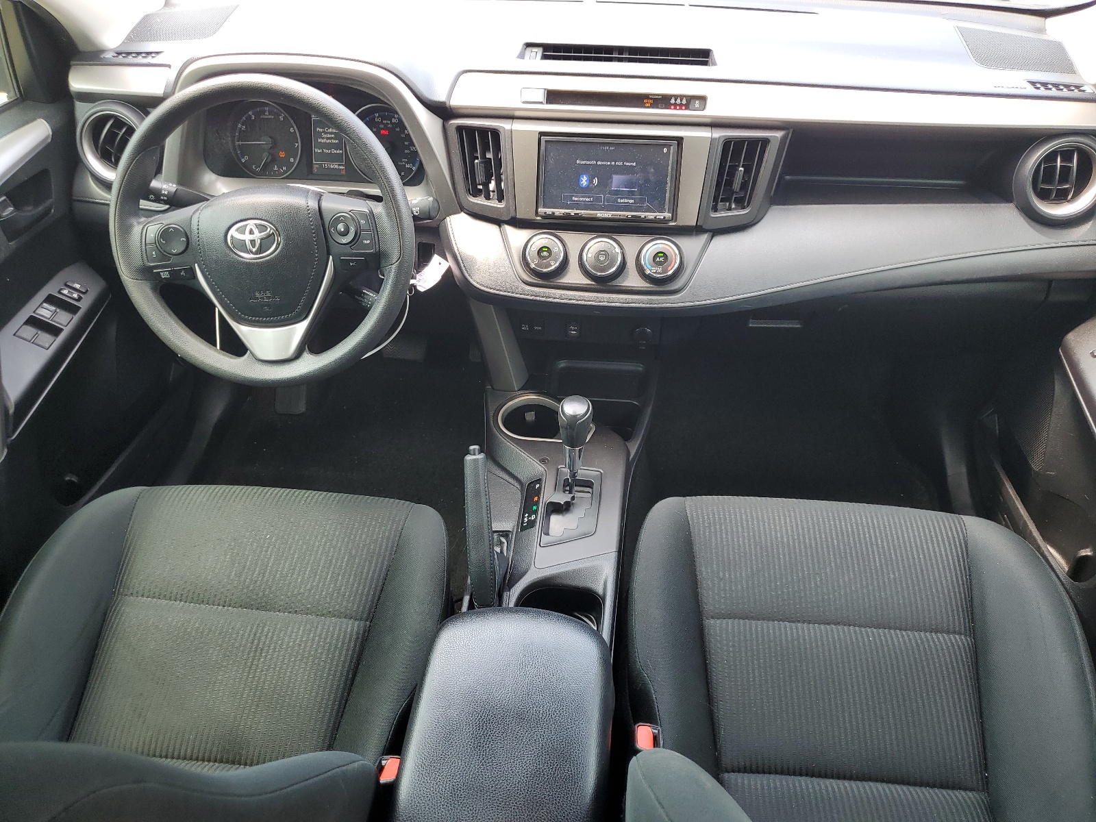 2T3ZFREV7JW469663 2018 Toyota Rav4 Le