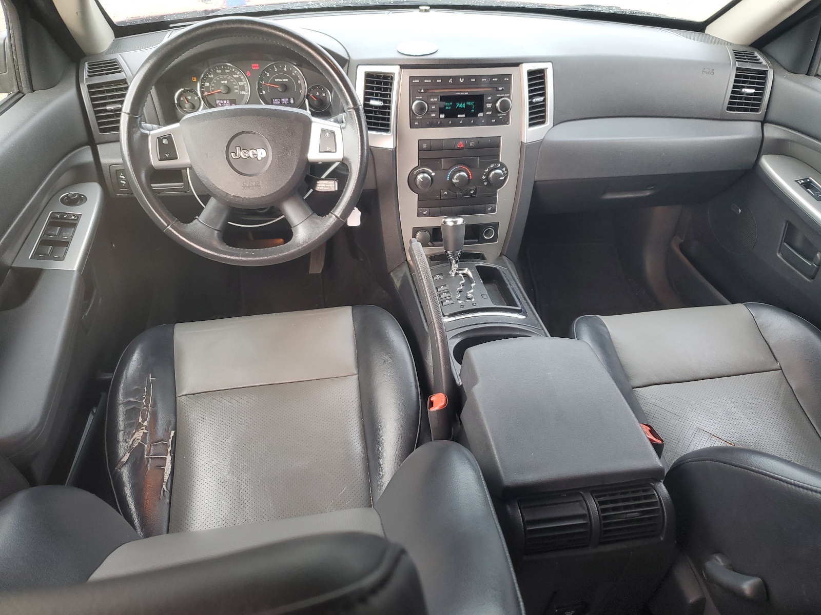 1J8GR48K18C130146 2008 Jeep Grand Cherokee Laredo