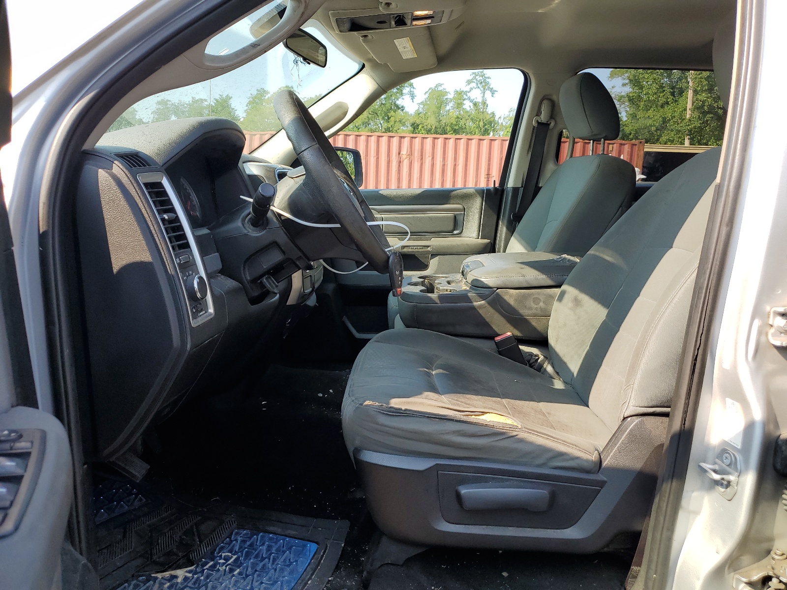 1C6RR6TT9HS695284 2017 Ram 1500 Slt