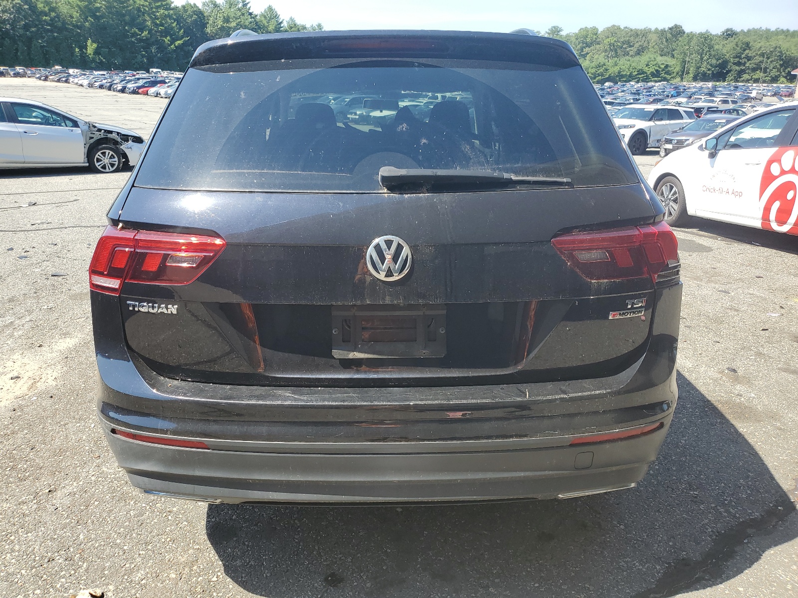 3VV0B7AX6JM057012 2018 Volkswagen Tiguan S