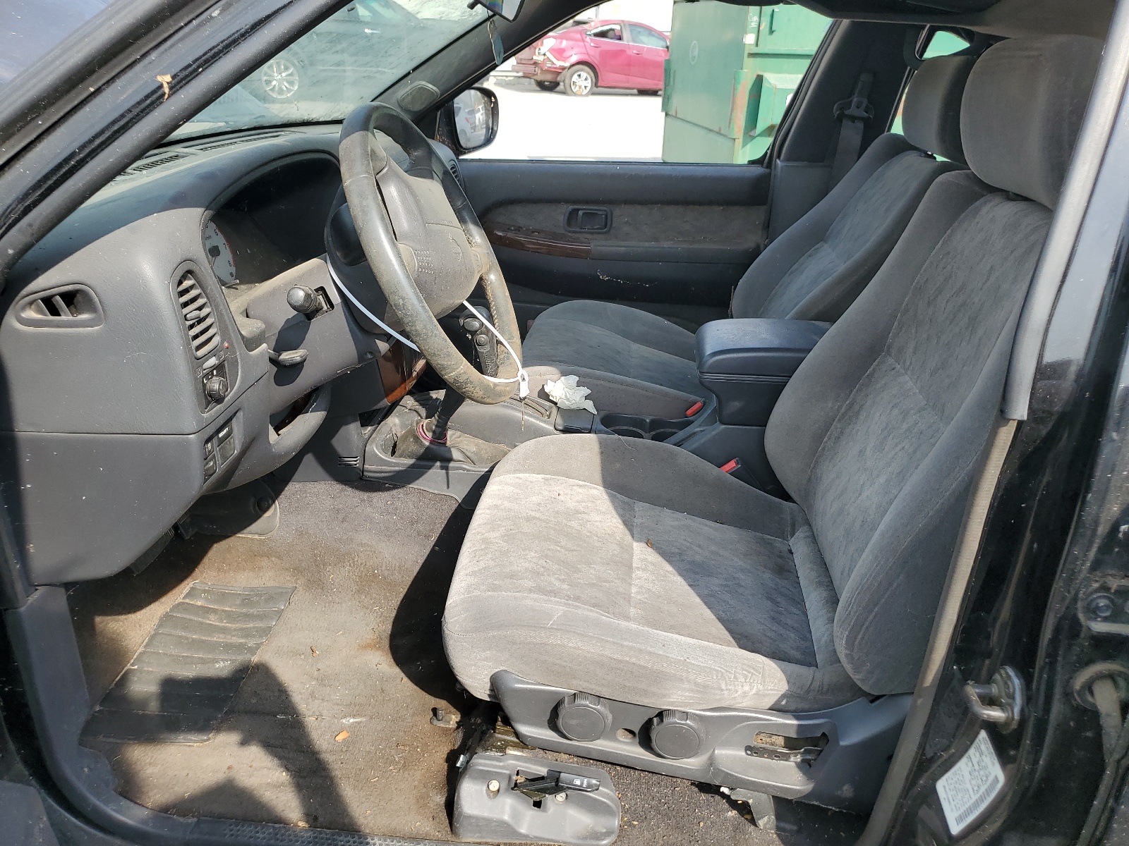 JN8AR07Y4YW421142 2000 Nissan Pathfinder Le