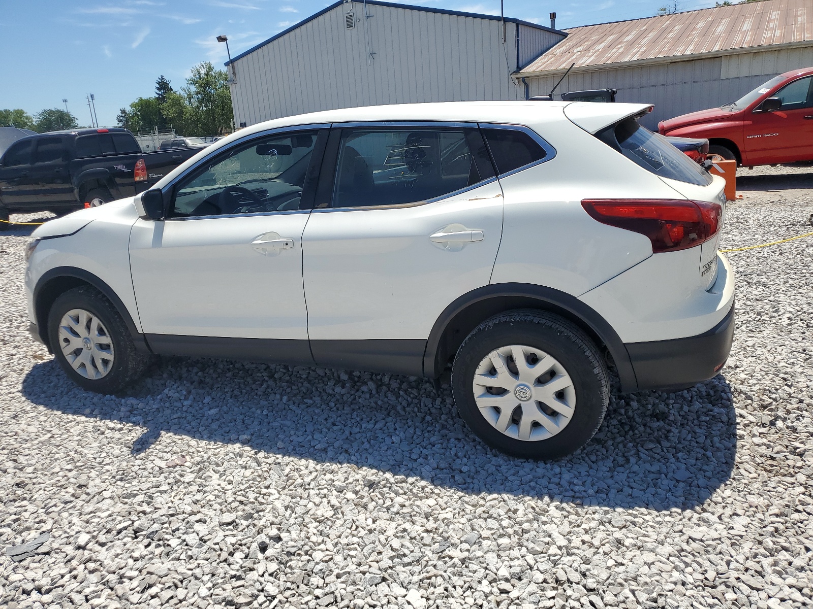 2018 Nissan Rogue Sport S vin: JN1BJ1CR8JW256085