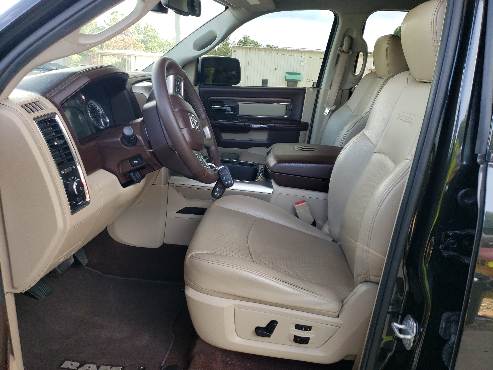 1C6RR7NTXGS328573 2016 Ram 1500 Laramie