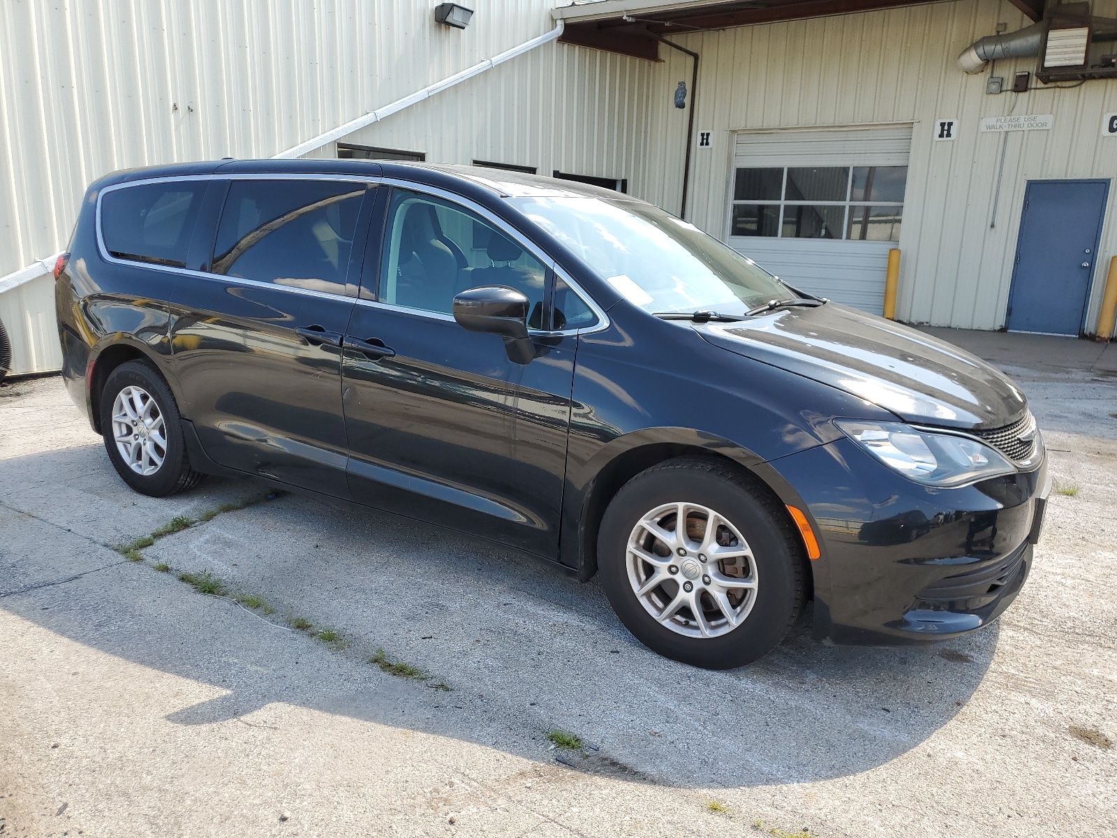 2017 Chrysler Pacifica Touring vin: 2C4RC1DG0HR514301