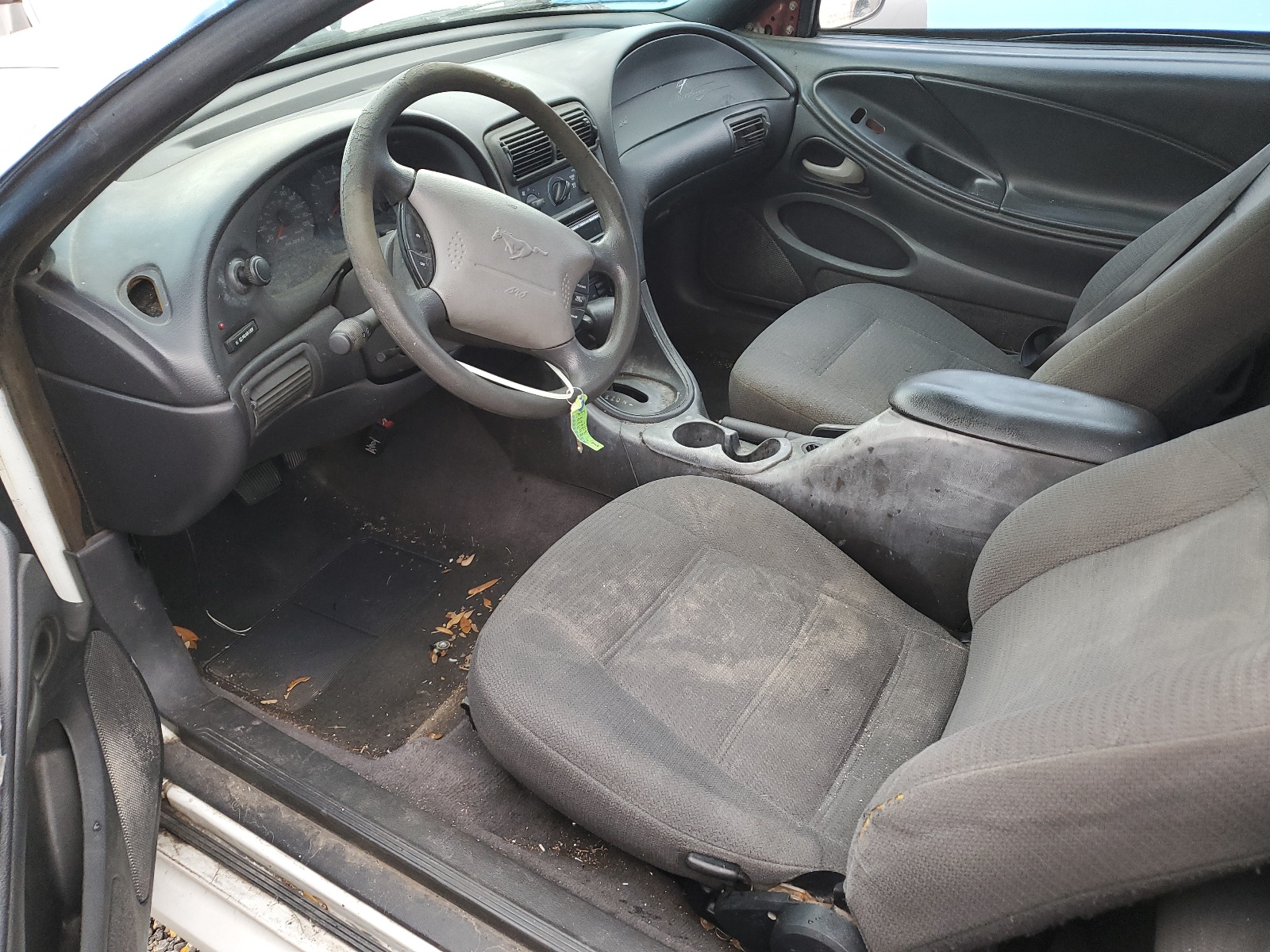 1FAFP4045YF185855 2000 Ford Mustang