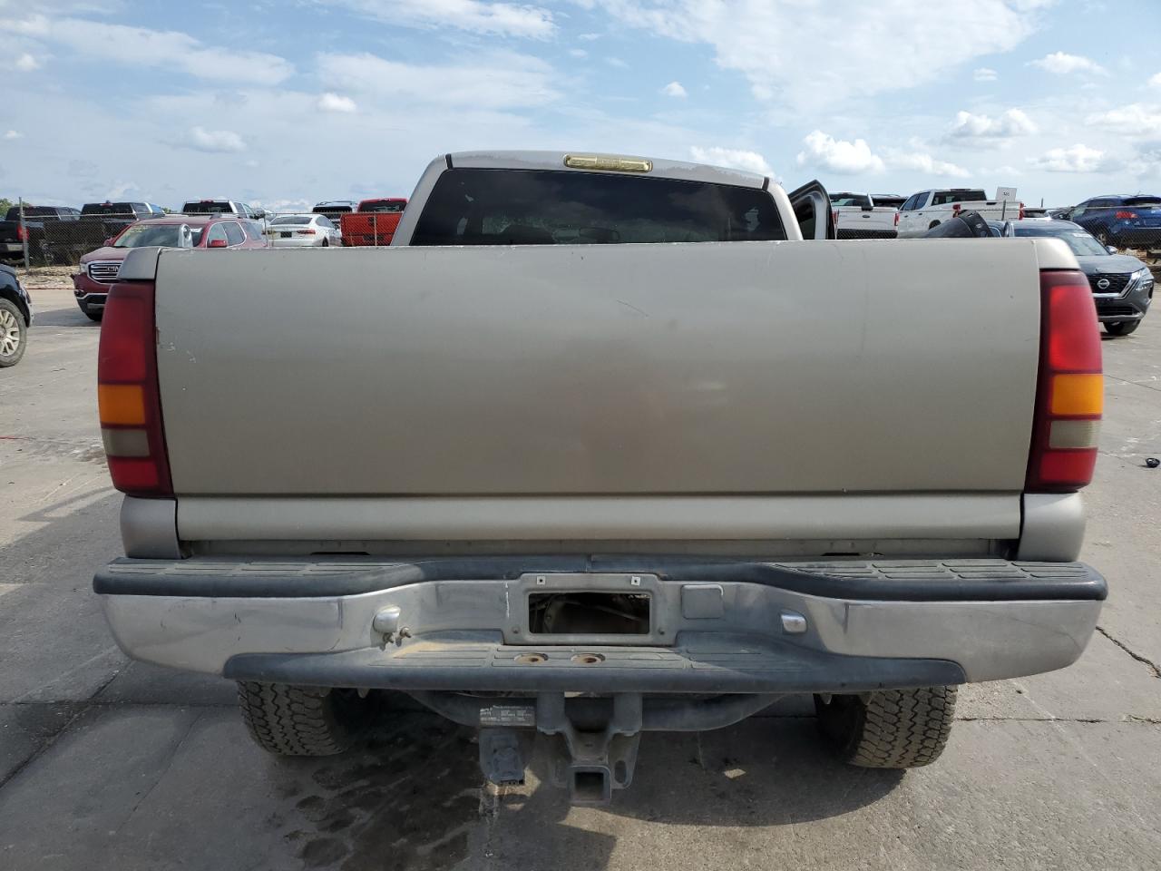 2000 Chevrolet Silverado C1500 VIN: 2GCEC19V7Y1375059 Lot: 74767154
