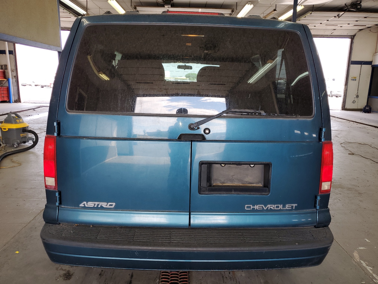 1GNEL19W9YB151341 2000 Chevrolet Astro