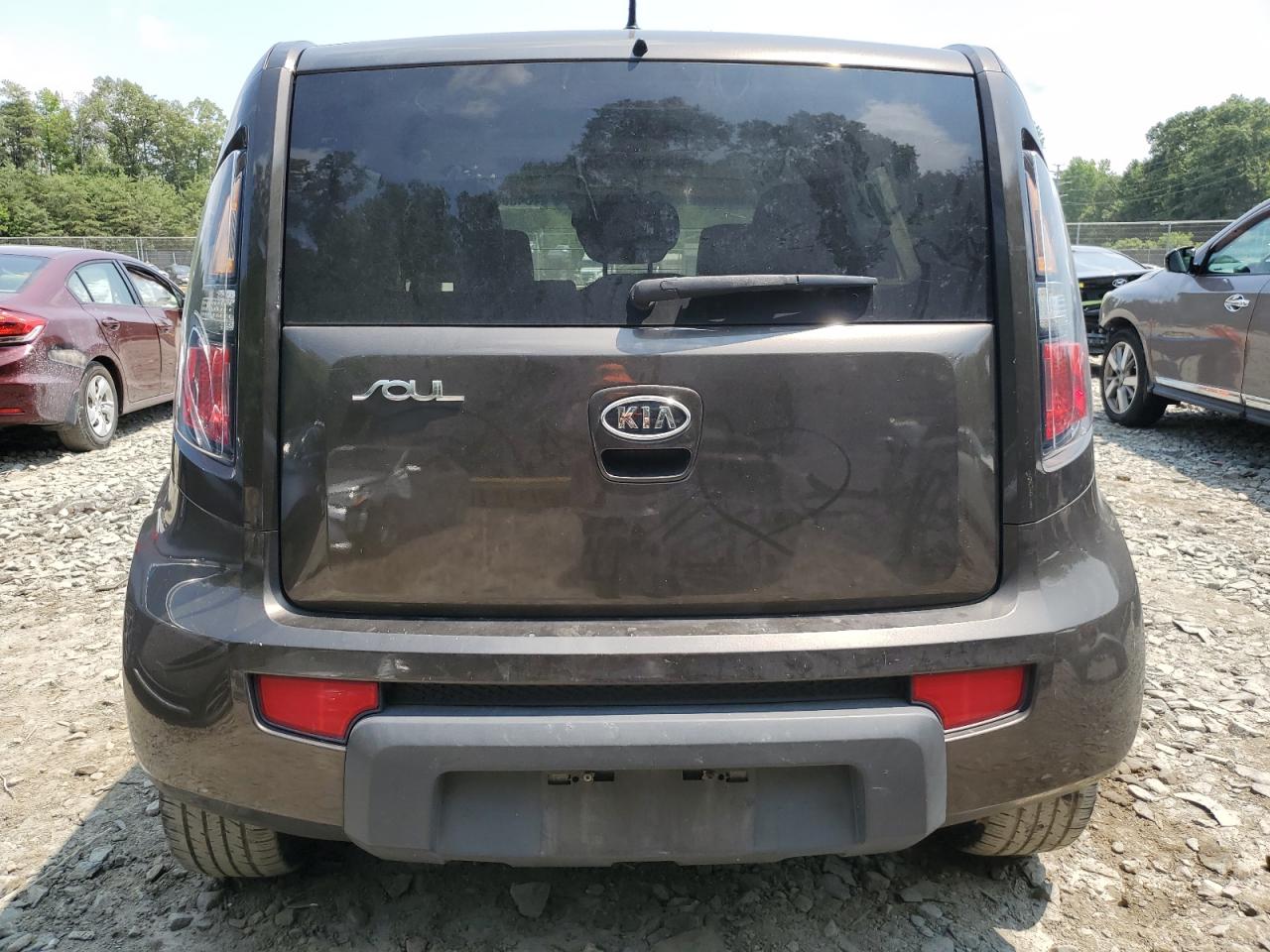 2011 Kia Soul + VIN: KNDJT2A2XB7200725 Lot: 64059314