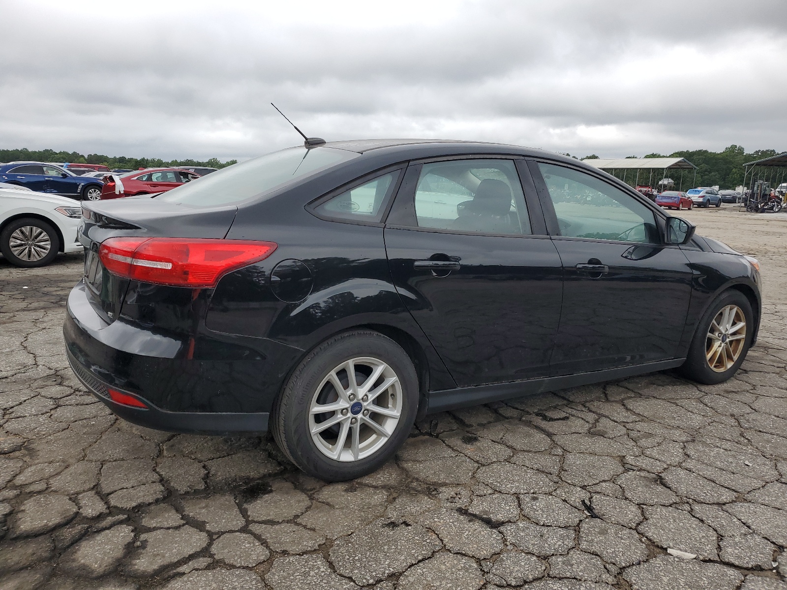 2018 Ford Focus Se vin: 1FADP3F26JL300476