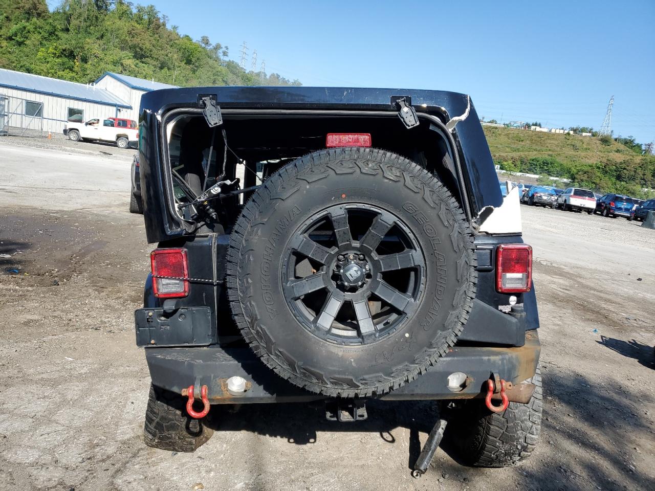 1C4BJWEG6GL233551 2016 Jeep Wrangler Unlimited Sahara