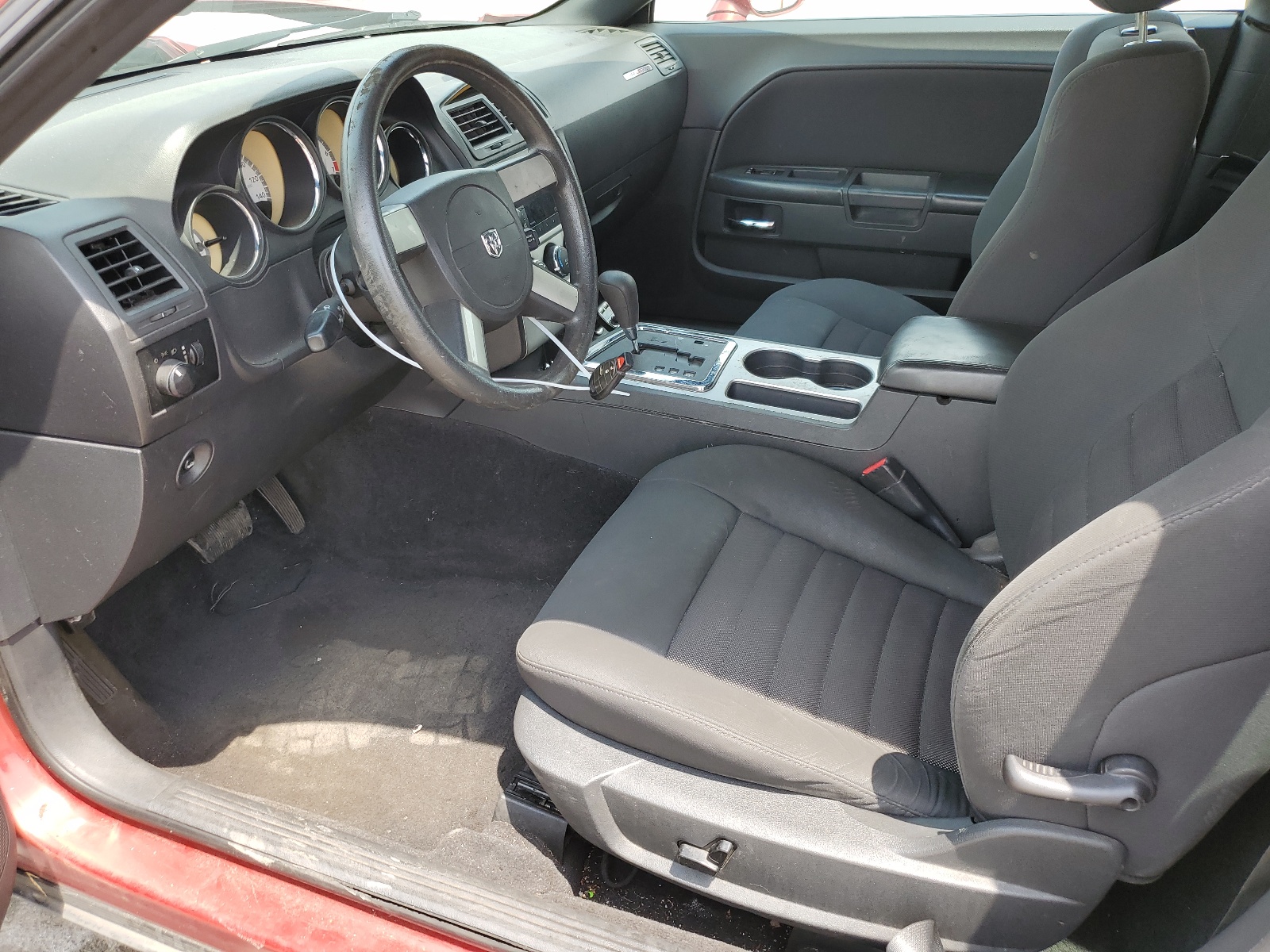 2B3CJ4DV8AH241228 2010 Dodge Challenger Se