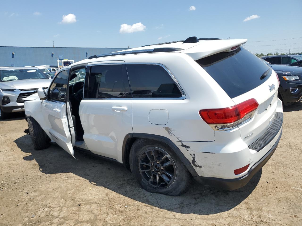 1C4RJFAG4KC761604 2019 Jeep Grand Cherokee Laredo