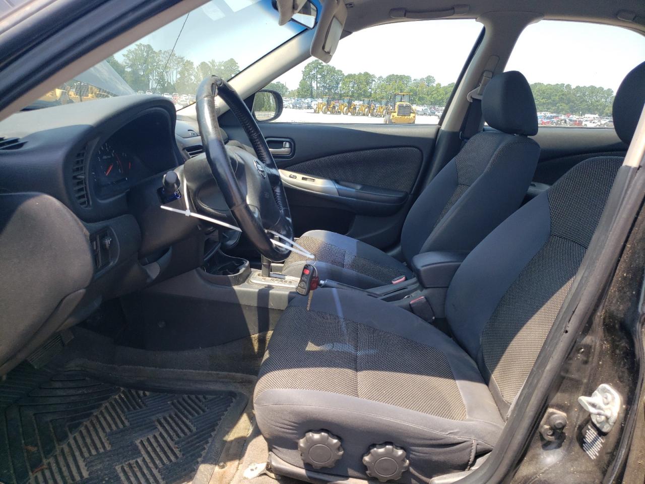 2004 Nissan Sentra Se-R Spec V VIN: 3N1AB51D24L736608 Lot: 65558204