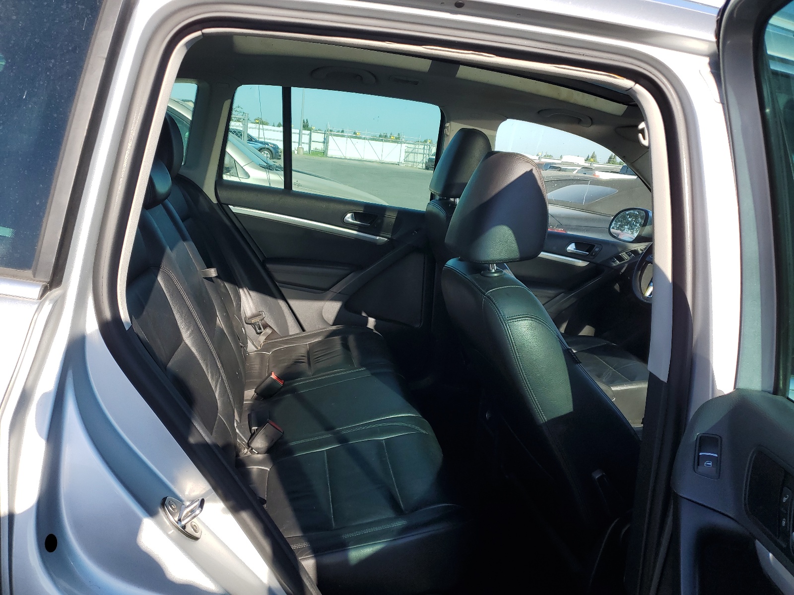 WVGAV7AX2CW551666 2012 Volkswagen Tiguan S