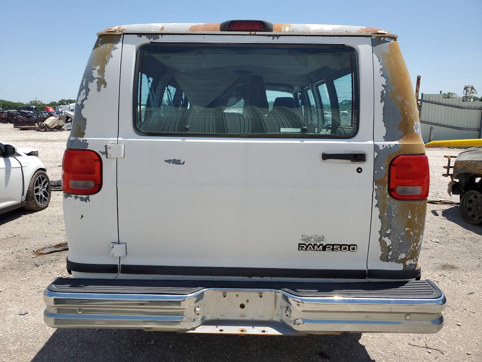 2B4JB25Y7YK158917 2000 Dodge Ram Wagon B2500