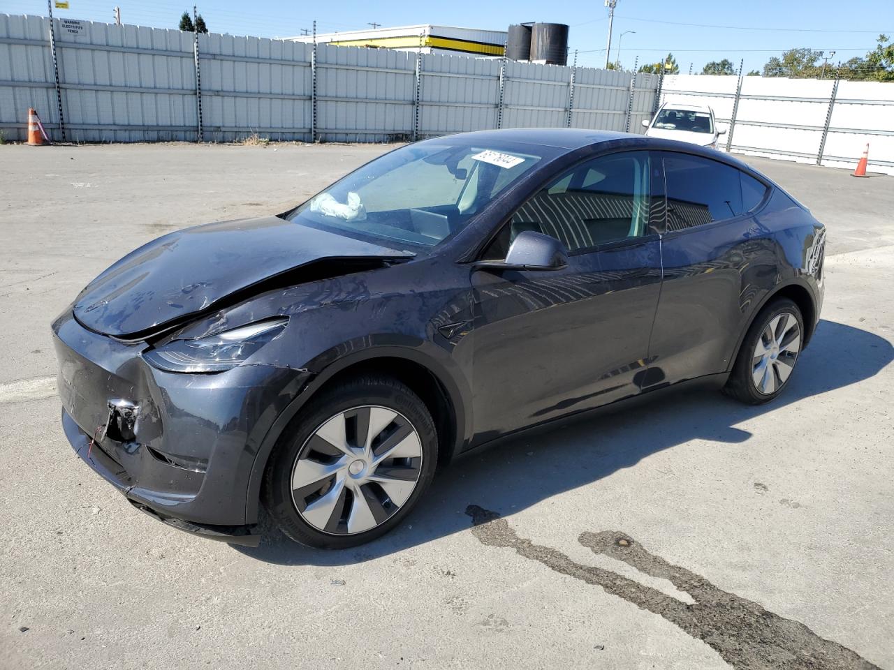 7SAYGDEE2RF025669 2024 TESLA MODEL Y - Image 1