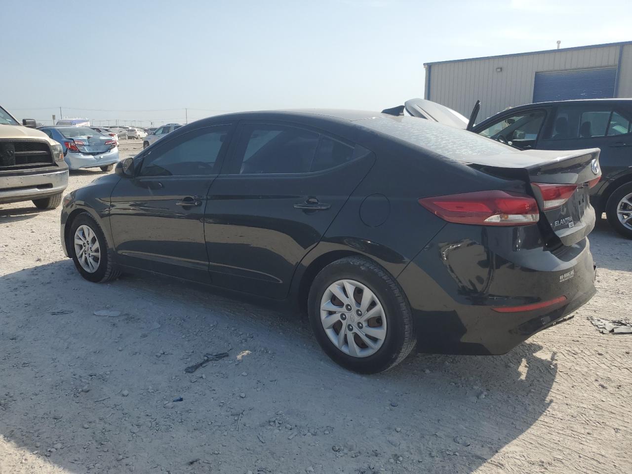 5NPD74LF4JH396510 2018 HYUNDAI ELANTRA - Image 2